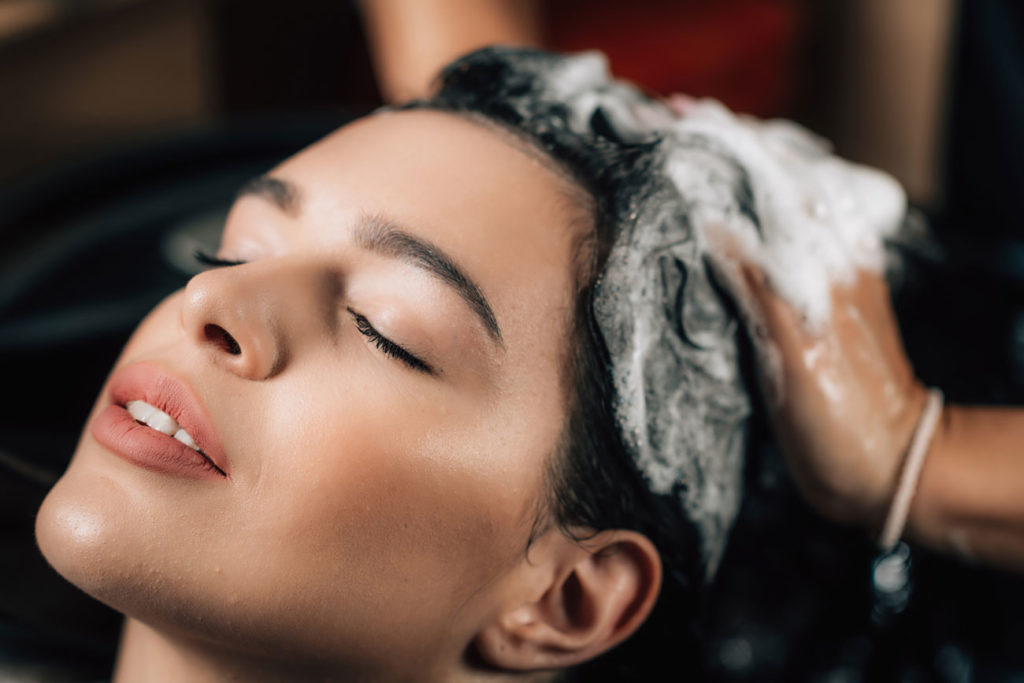 un shampooing doux pour vos cheveux abimés