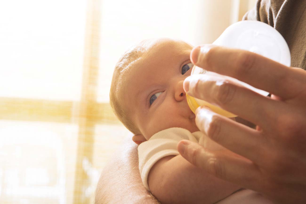 Quand et combien de biberon fautil donner à votre bébé