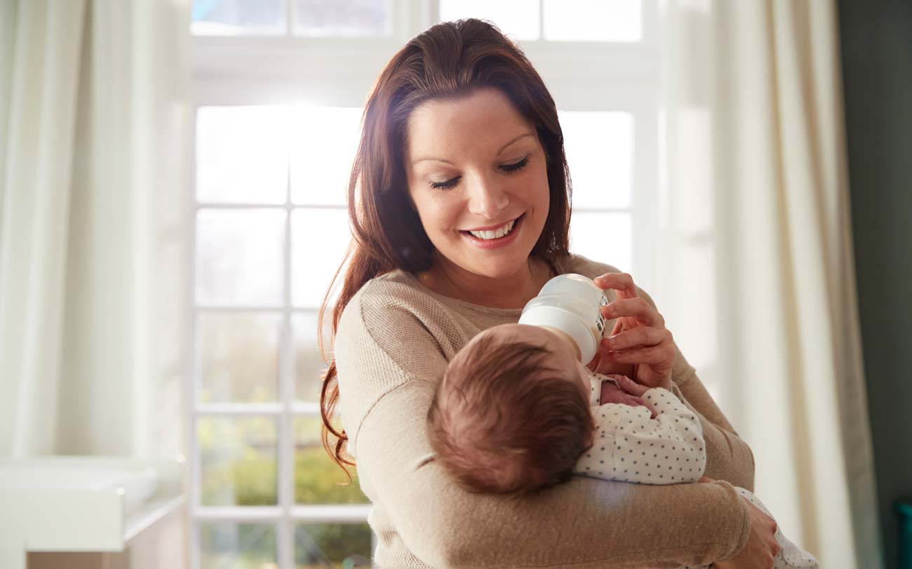 Combien de biberons par jour doit-on donner aux bébés ?
