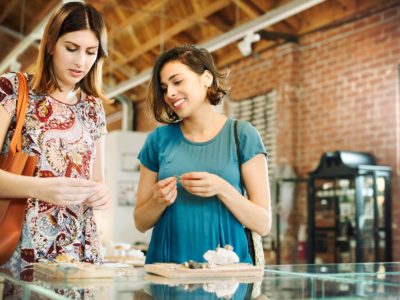 des meubles pas chers pour votre boutique