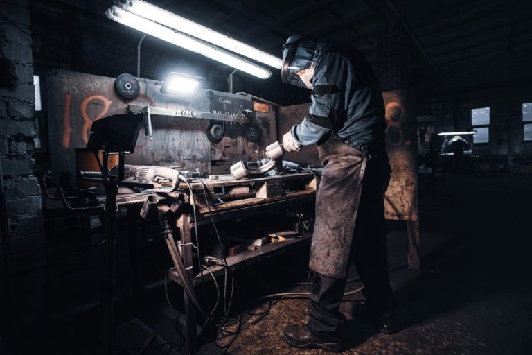 Fabriquer un meuble en métal à l’aide d’une machine à souder