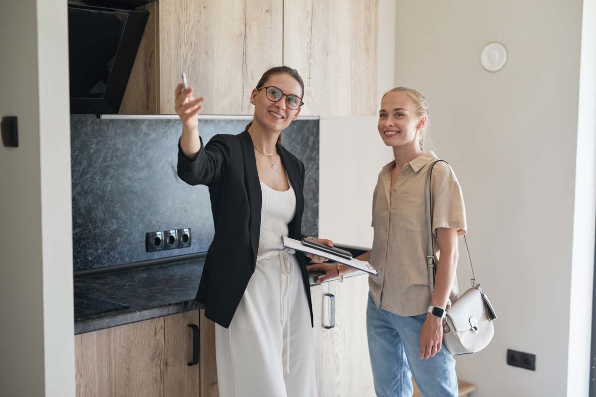 Changer de vie professionnelle : devenir agent immobilier