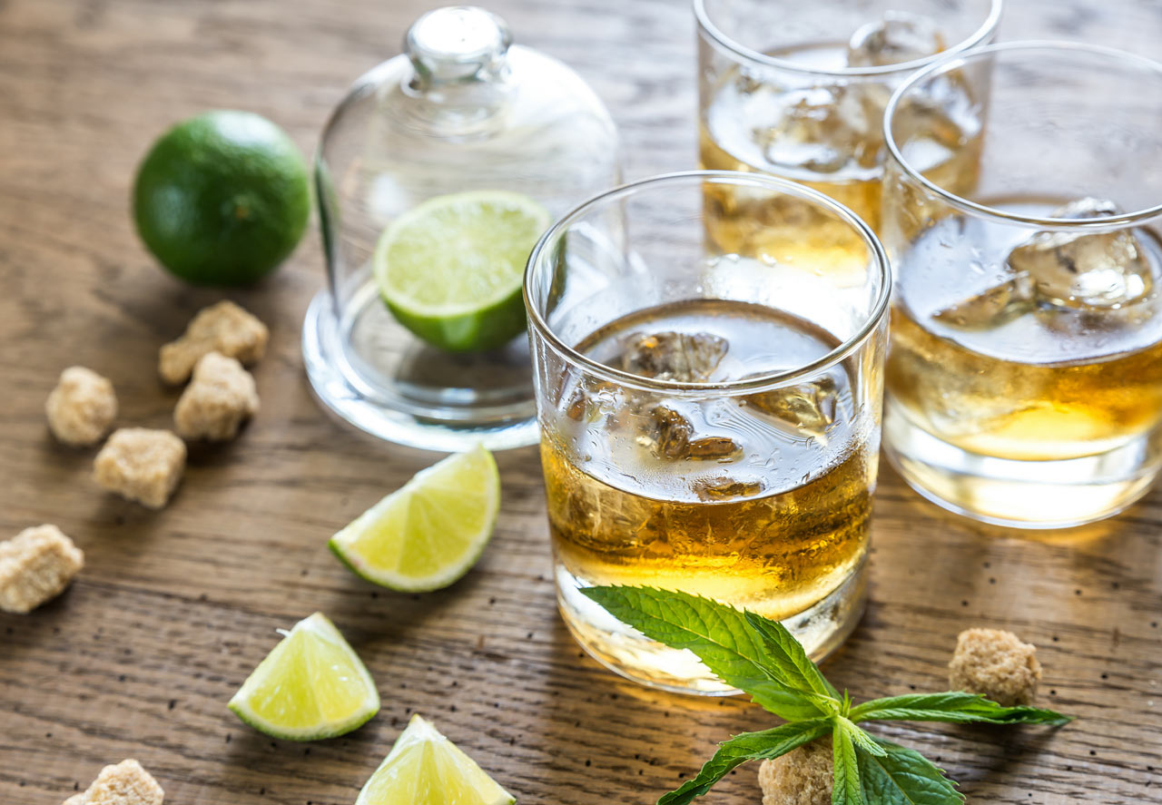 Rhum et Whisky : quelles sont les différences entre ces 2 alcools ?