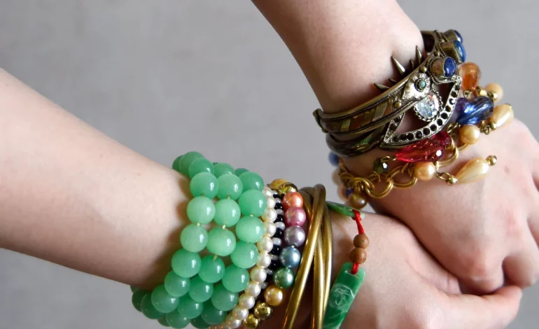 Transformez votre look avec les bracelets bangles