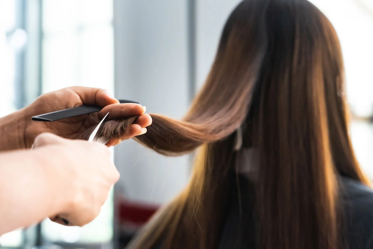 quand se couper les cheveux pour une pousse maximale