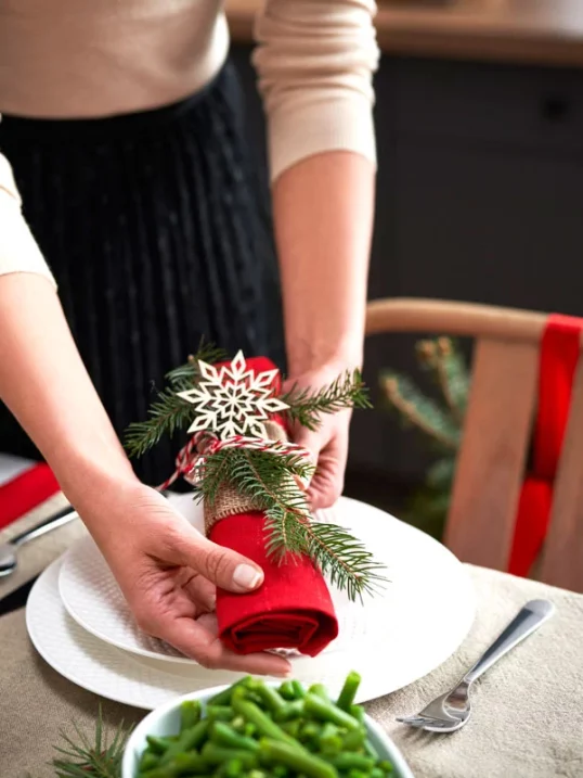 Créez une déco de table de Noël DIY pour moins de 20€
