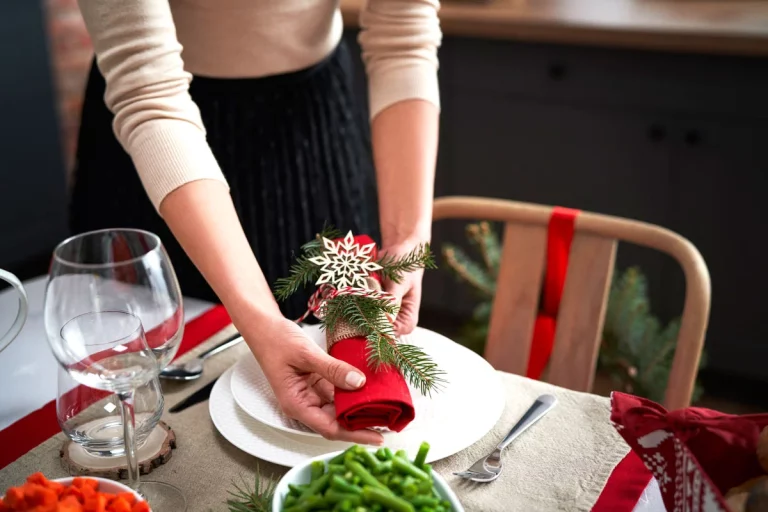 Créez une déco de table de Noël DIY pour moins de 20€