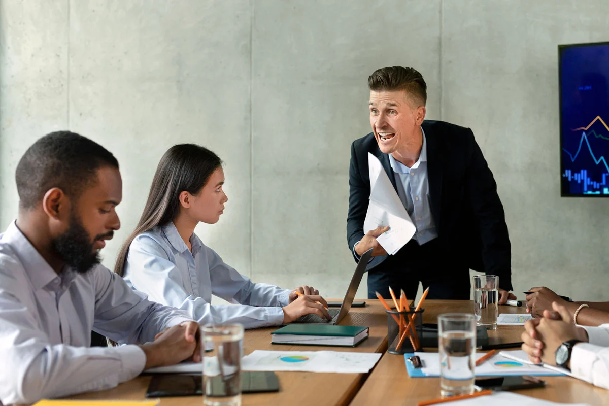 Travaillez sereinement malgré des collègues toxiques grâce à ces 5 attitudes clés que vous devez adopter