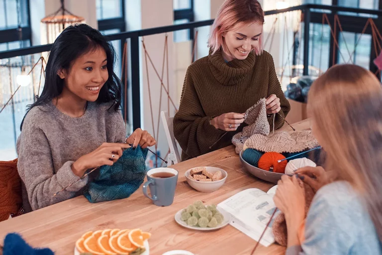 Voici les indispensables pour débuter dans le tricot et créer vos vêtements