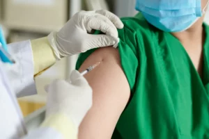 Les Français se méfient-ils toujours des vaccins malgré un taux de 80% de favorables ? Découvrez pourquoi !