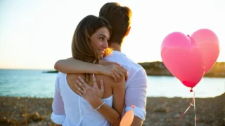 Les signes subtils qui montrent qu’un homme est amoureux