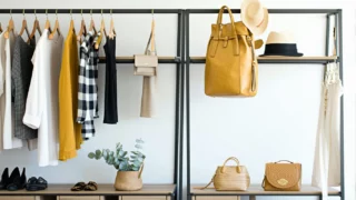 Les clés pour une garde-robe capsule chic et éco-responsable